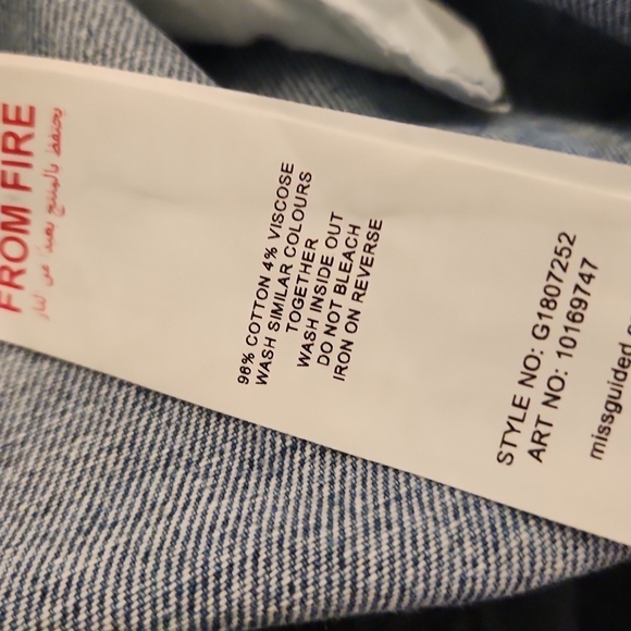 NWT Womens MISSGUIDED Riot high rise distressed mom jeans size 10S. - Picture 12 of 15